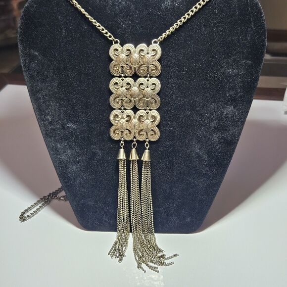 Large Gold Tone Tassel Articulated Statement Necklace 36" - Picture 4 of 15